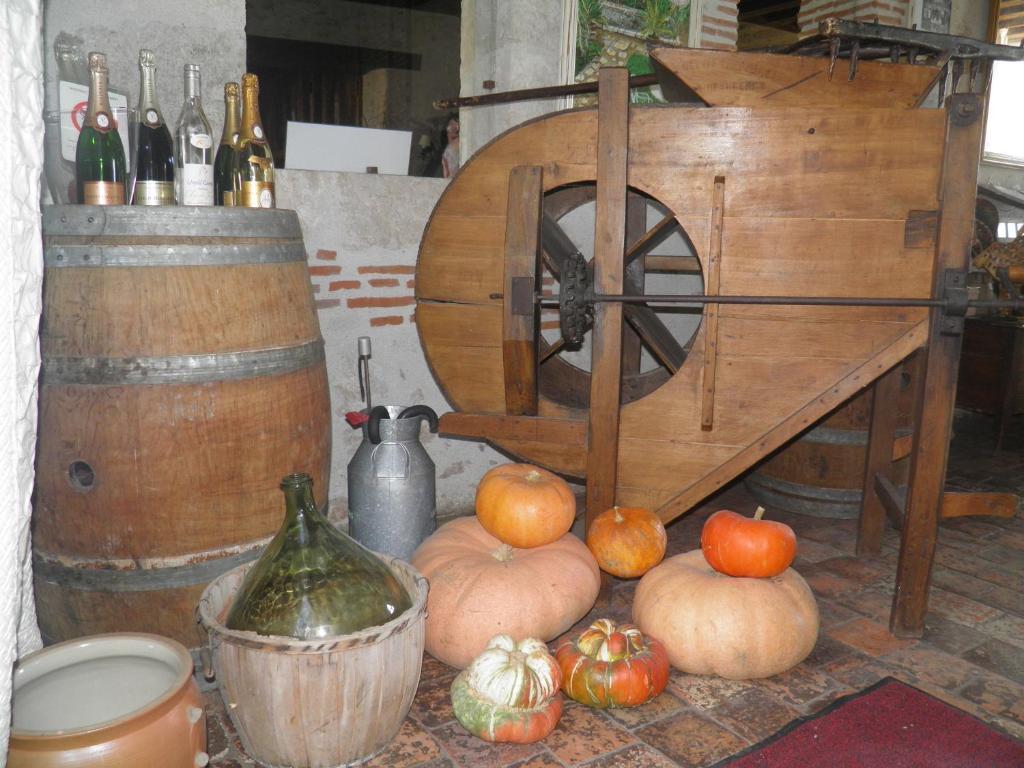 Hotel La Ferme Des 3 Maillets Avaray Esterno foto