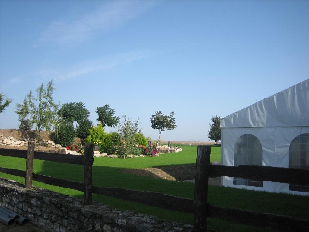 Hotel La Ferme Des 3 Maillets Avaray Esterno foto