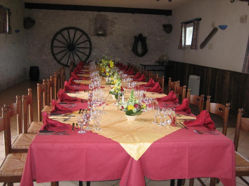 Hotel La Ferme Des 3 Maillets Avaray Esterno foto